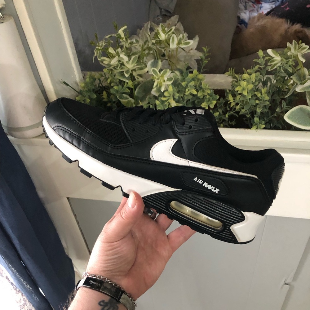 Women’s Nike Air Max 90 Black White size 10